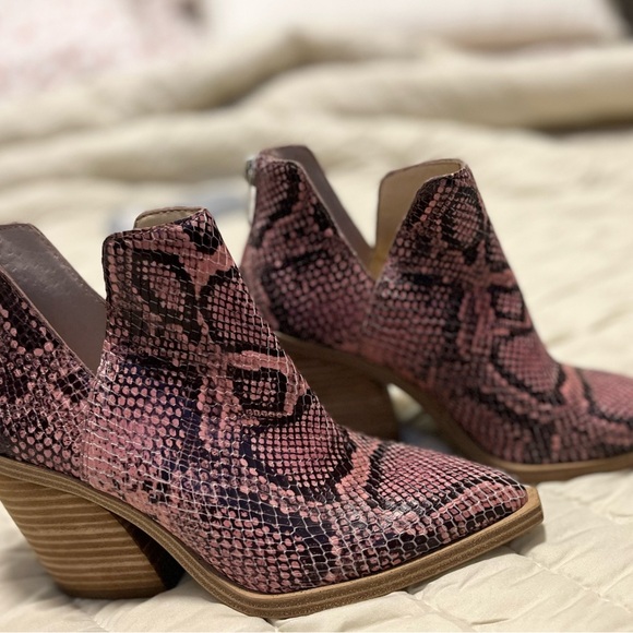 Used Vince Camuto Pink Snakeskin Ankle Booties - Picture 1 of 9